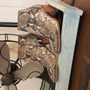 Madewell leather booties, sz 7, snakeskin print, EUC